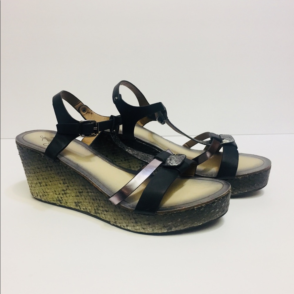 Corkys Basket weave wedge size 11